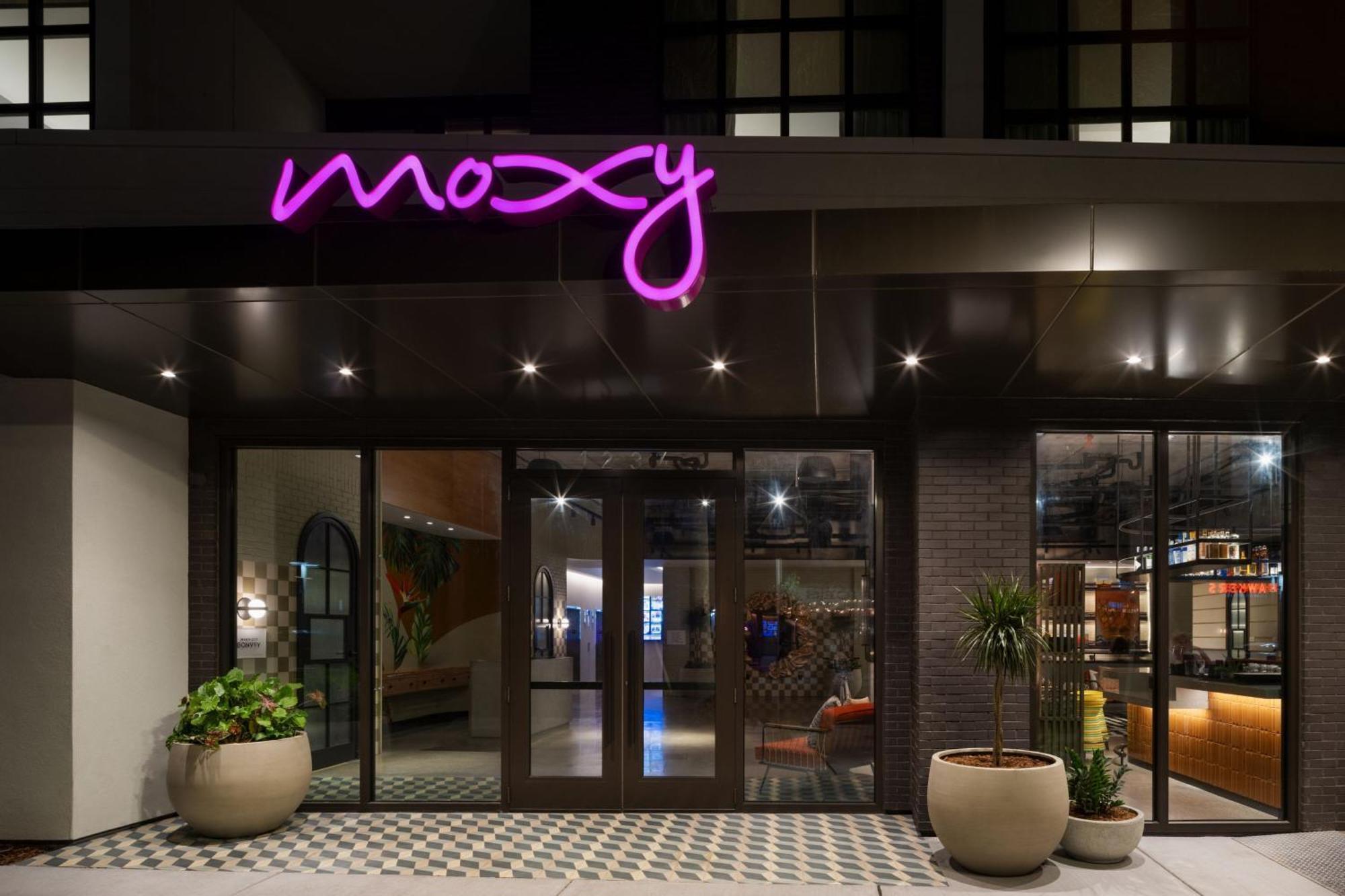 Moxy St. Petersburg Downtown Hotel Exterior photo